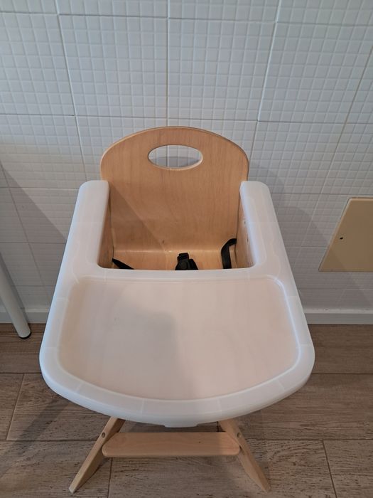 OPORTUNIDADE! Cadeira de refeição de bebé IKEA em excelente estado.