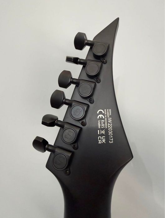 Guitarra elétrica Solar V2.6C G2 | Preto fosco
