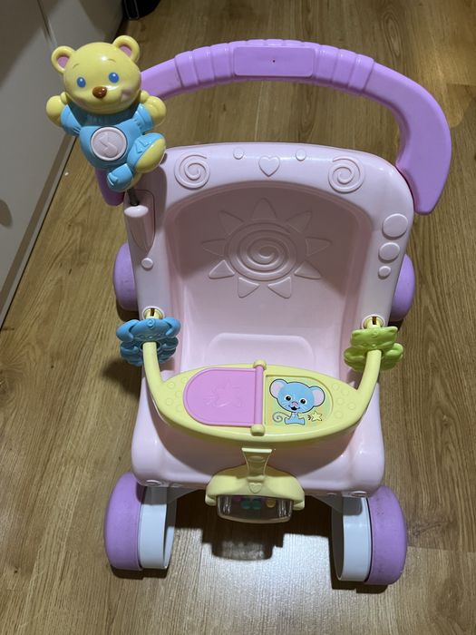 Carrinho de bonecas / andarilho da Fisher Price