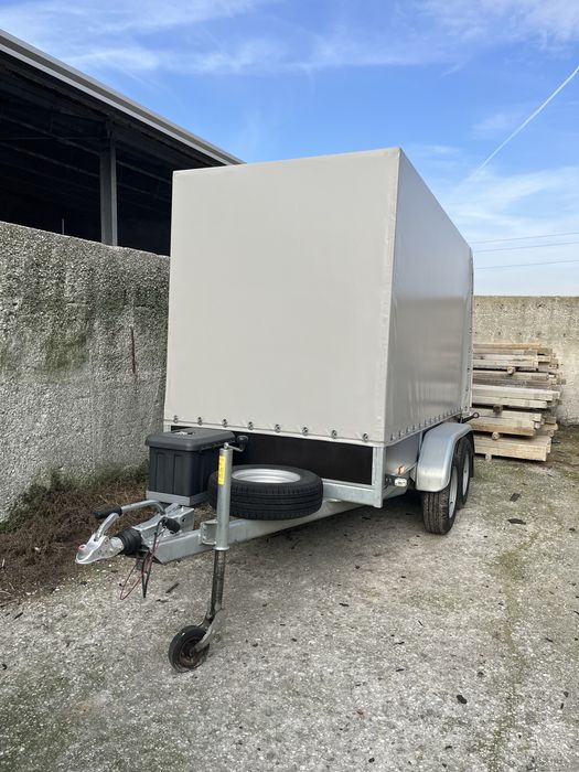 Причіп легковий з тормозом накату