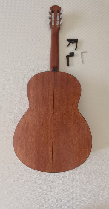 Guitarra fender com cordas de nylon