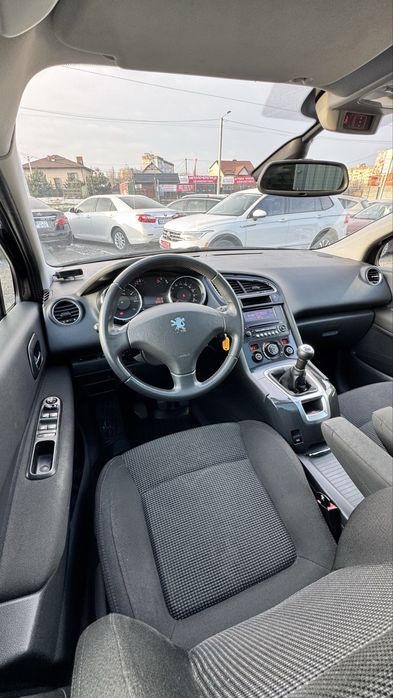 Peugeot Пежо 5008 2010 р 1,6 бенз 5МКПП Панорама