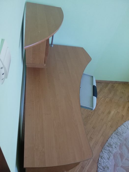 Продається комп'ютерний стіл