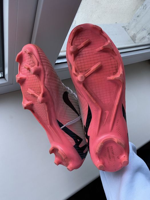 Бутсы от Nike / бутси від найк