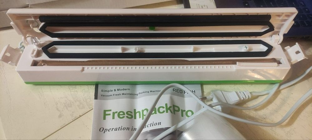 Вакуумный упаковщик еды Freshpack Pro.