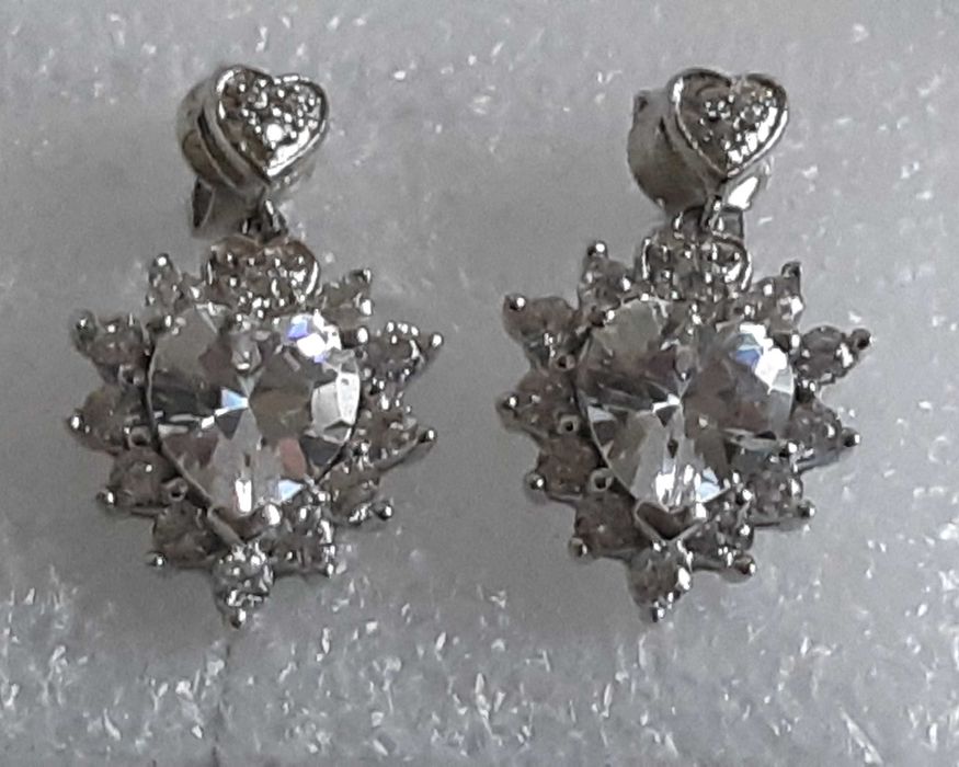 Серебряные серьги Сияние алмазных сердец