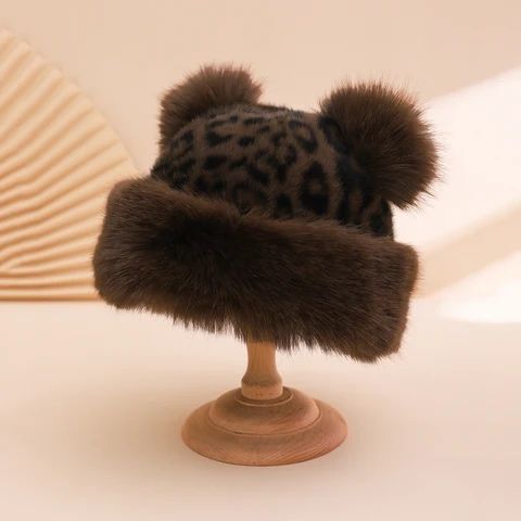 Шапка з леопардовим принтом з вушками