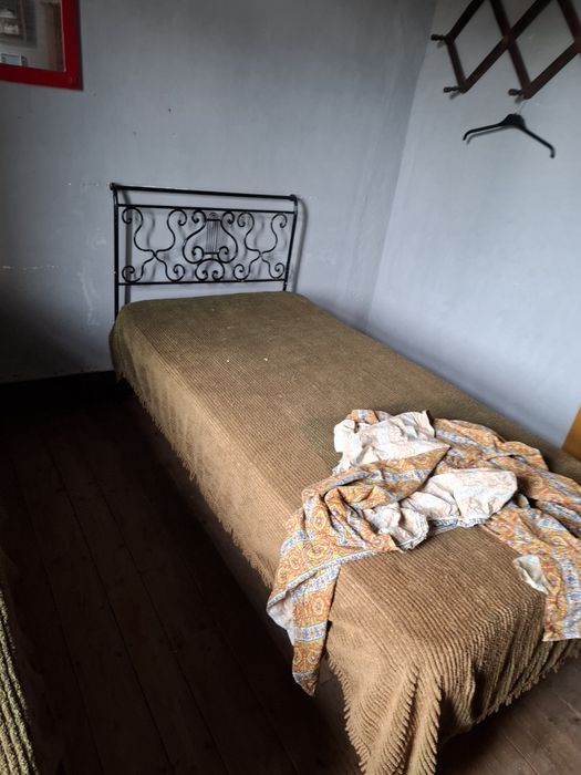 Camas em ferro em bom estado