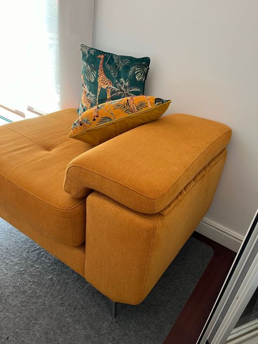 Sofá de Design amarelo como novo