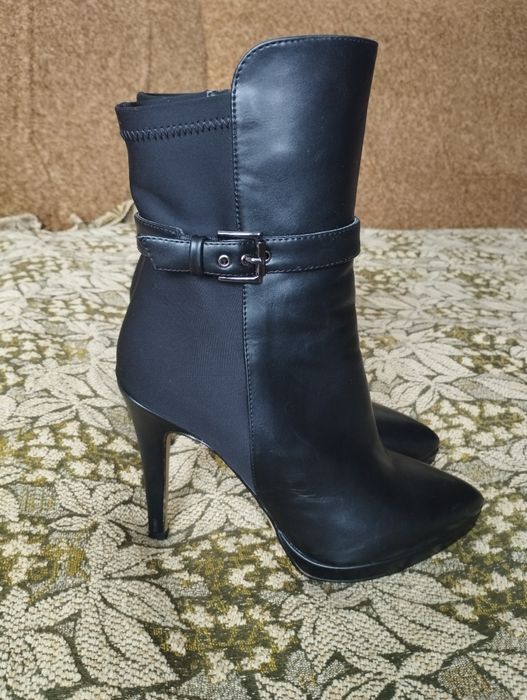 Bata, ботильони натуральна шкіра, 39 розмір