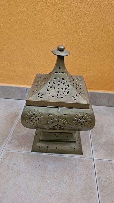 Lanterna e castiçal em ouro velho