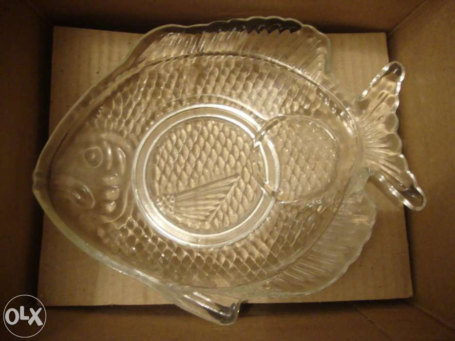 Pratos cocktail e molheiras portes incluídos