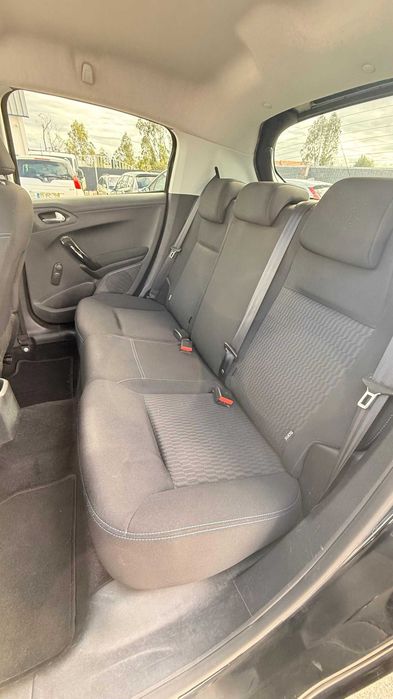Peugeot 208 1.2 PureTech Gasolina 2018