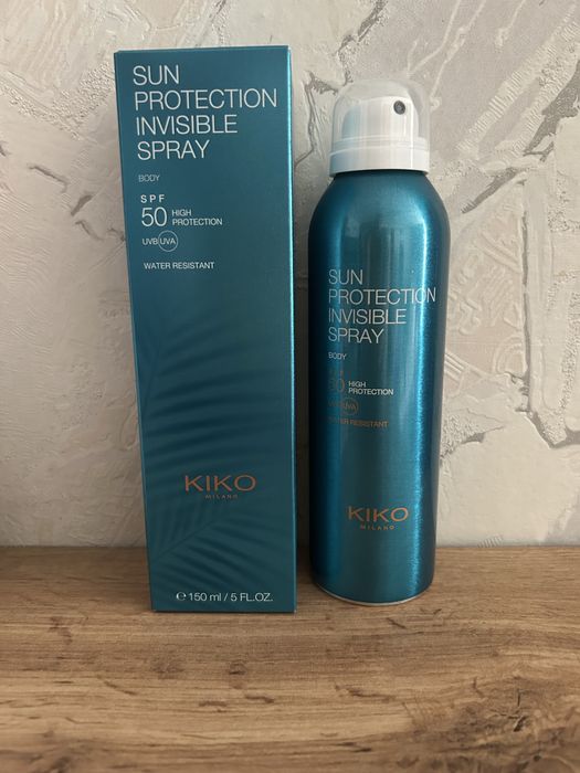 зволожувальний сонцезахисний спрей для тіла KIKO Milano Sun Protection Invisible Spray з високим ступенем захисту SPF 50 та об'ємом 150 мл.