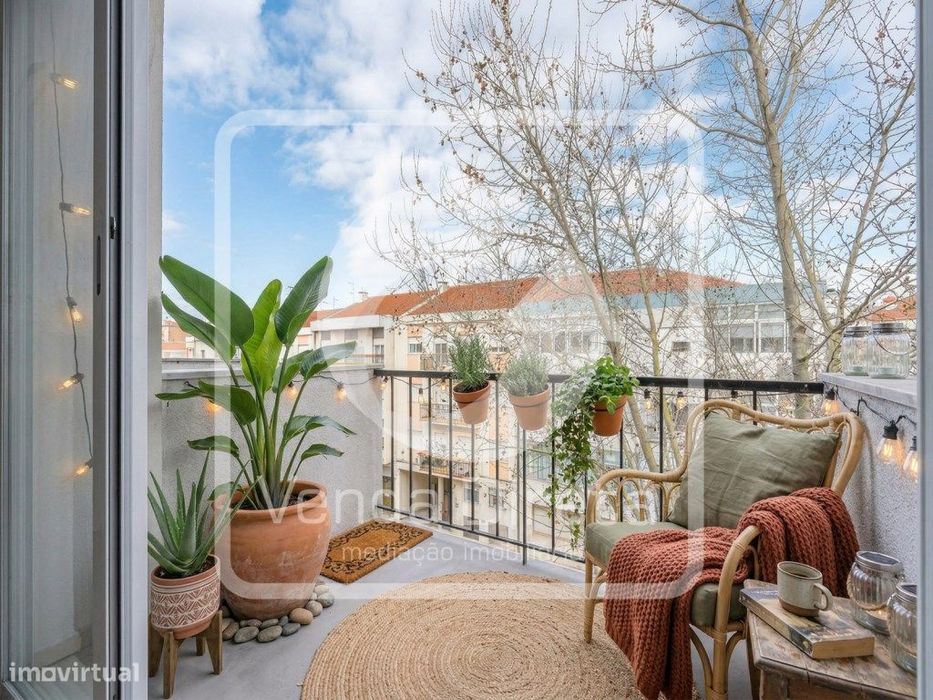 T2 Totalmente Remodelado com 3 Varandas | A 5 min do Cais Fluvial d...
