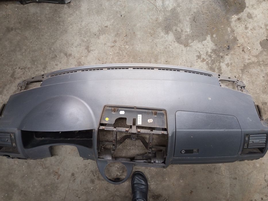 Deska rozdzielcza kompletna VW T5 super stan