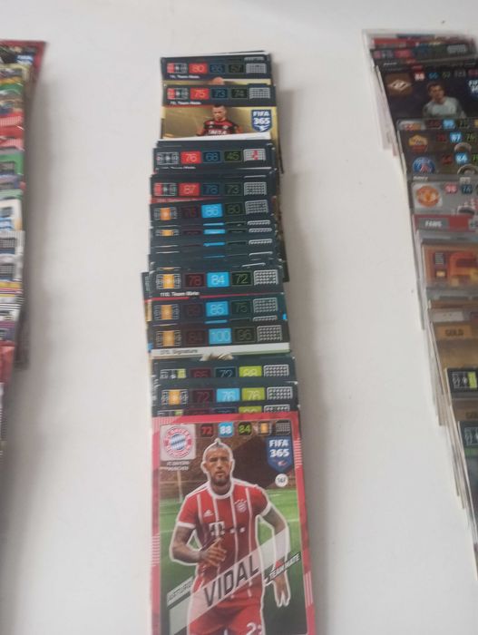 129 sztuk kolekcjonerskie karty piłkarskie fifa 365  2018