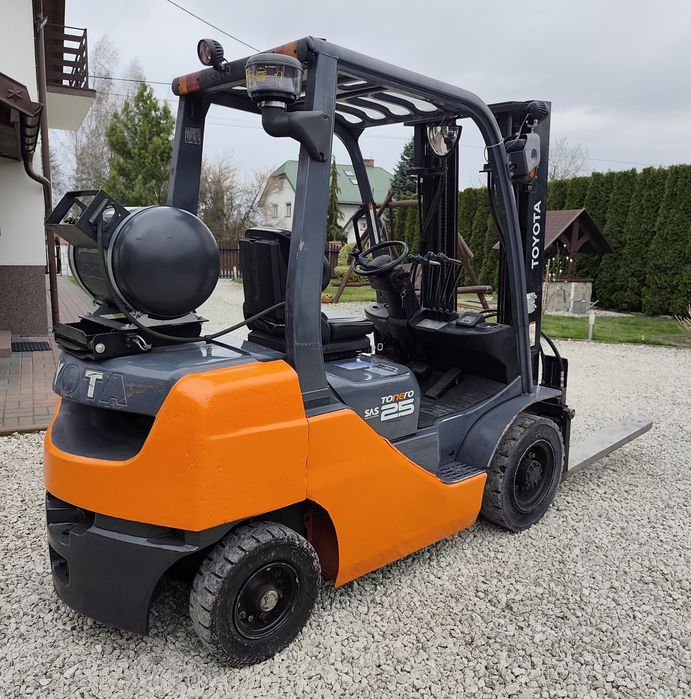 Wózek widłowy Toyota 8 02-8FGF25 LPG
