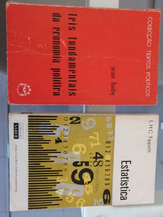 Vários livros antigos