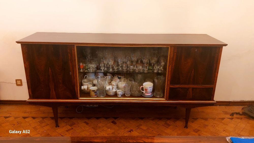 Conjunto de sala de jantar, aparadores  e mesa