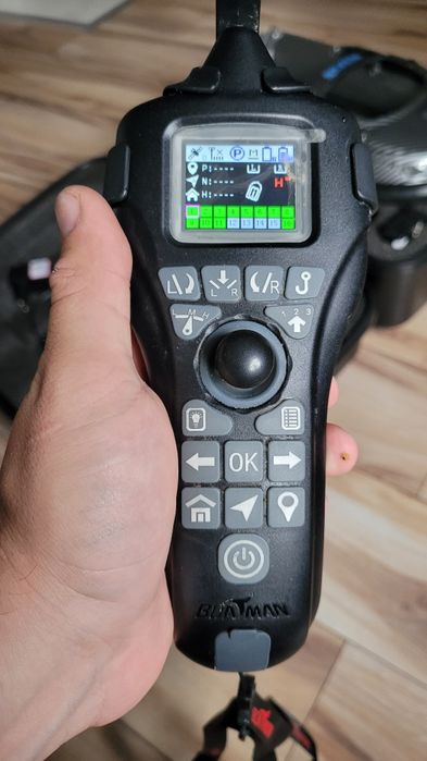 Łódka zanętowa Boatman Vulcan Carbon + Echosonda SN4 - GPS