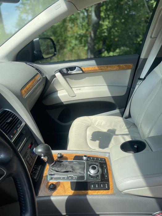 Власний сімейний автомобіль АУДІ Q 7