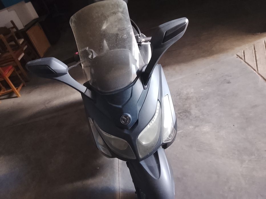 SYM GTS Evo 125 para peças sem documentos
