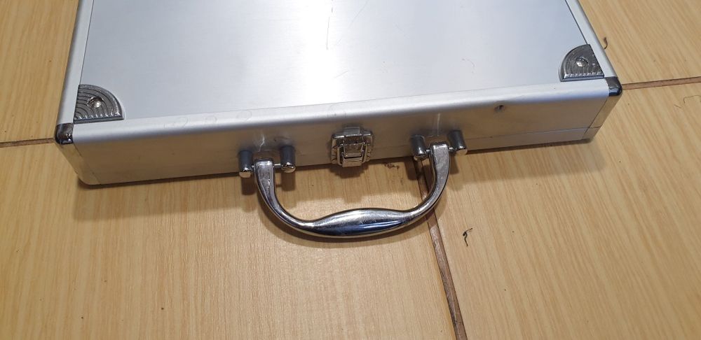 Walizka pudełko aluminiowe