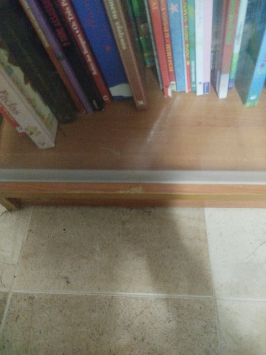 Móvel com 4 estantes