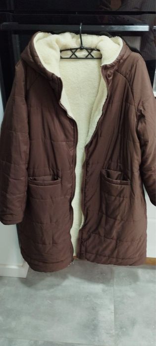 Dluga kurtka dwustronna Sherpa czekoladowa 2xl