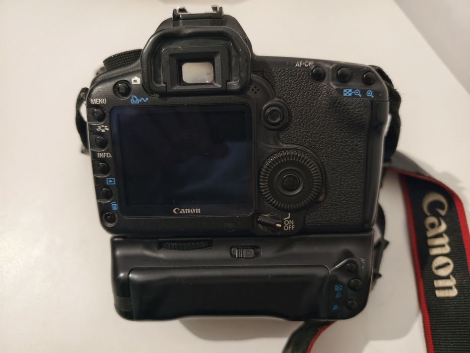 Canon EOS 5D Mark II + Canon EF 50mm f/1.8 STM + grip + ładowarka