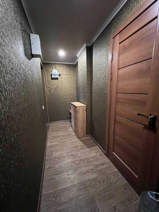 Посуточно  2 комн. Центр , площадь.