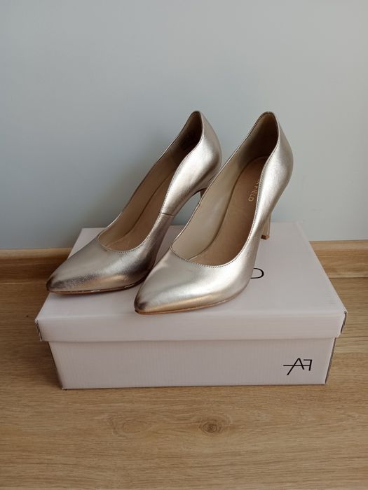 Skórzane złote buty ślubne 38