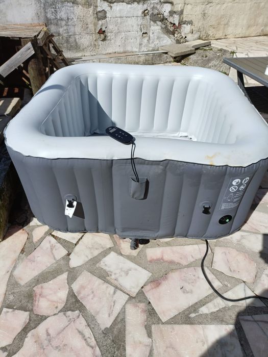 Jacuzzi semi novo