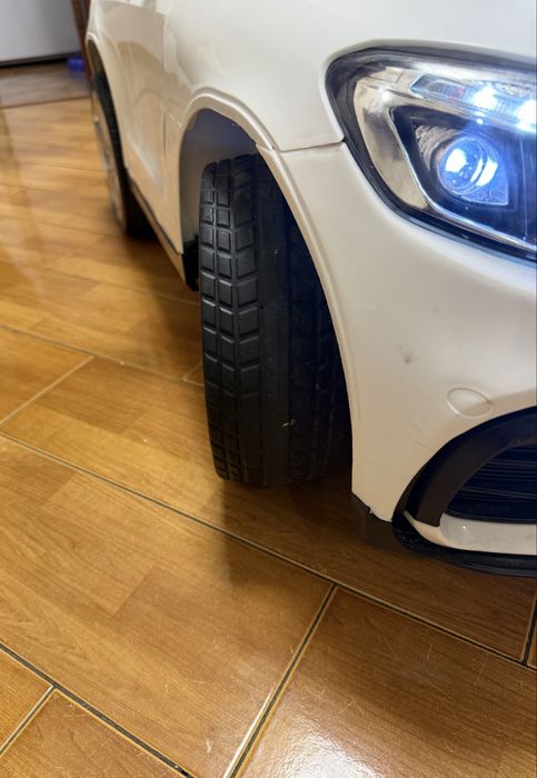 Дитячий електромобіль Mercedes AMG