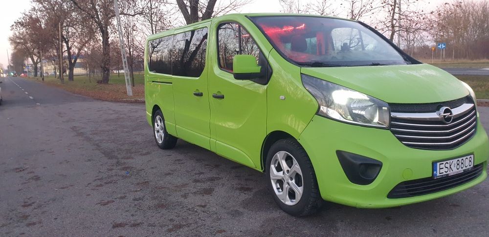 Wynajem busów 9-osobowych i samochodów osobowych