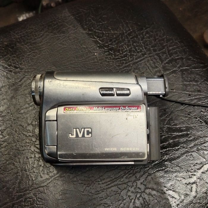 Продам видеокaмеру JVC