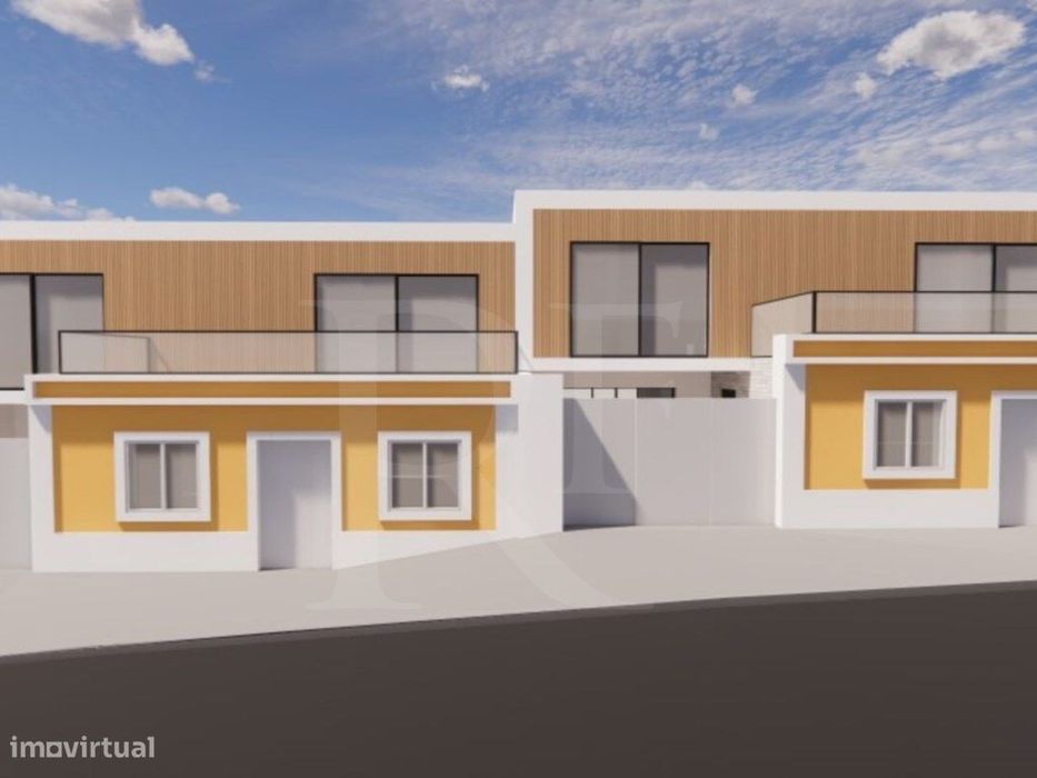 Moradia T3 com projeto aprovado e vista mar na Areia Branca