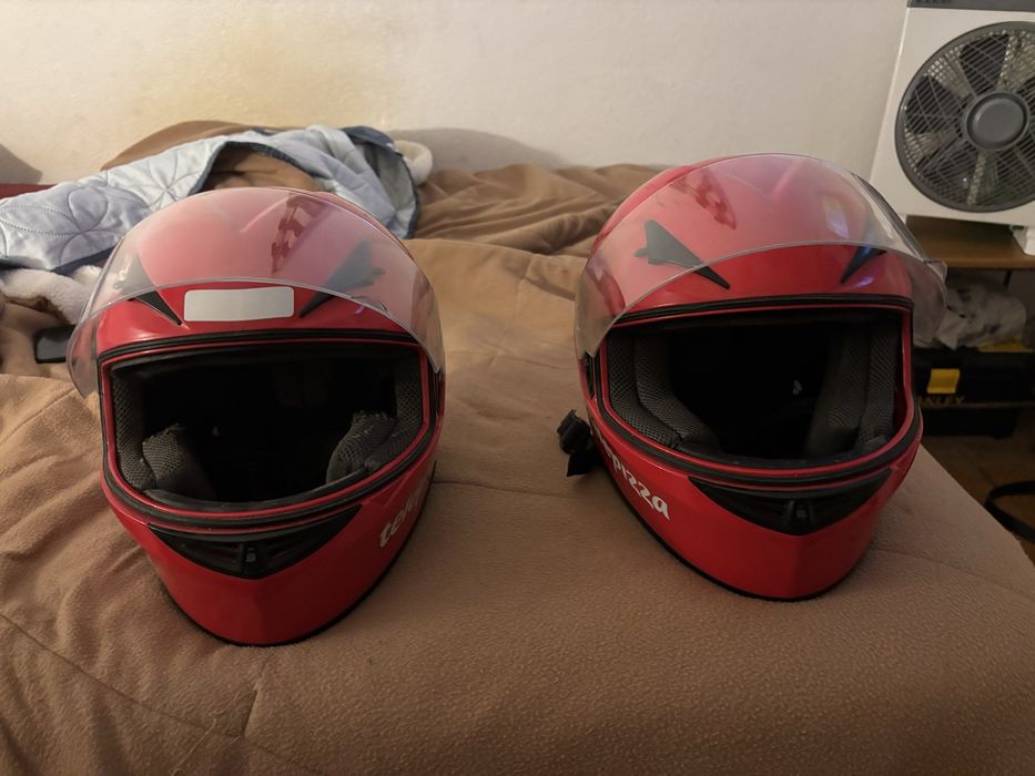 Capacete de mota da marca telepizza