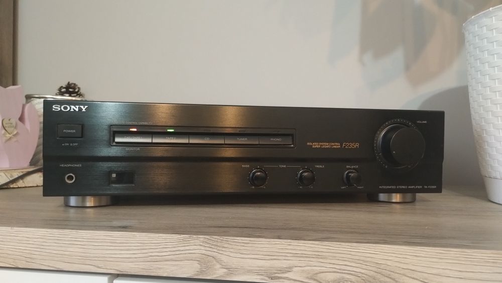 Sony F235 R wzmacniacz