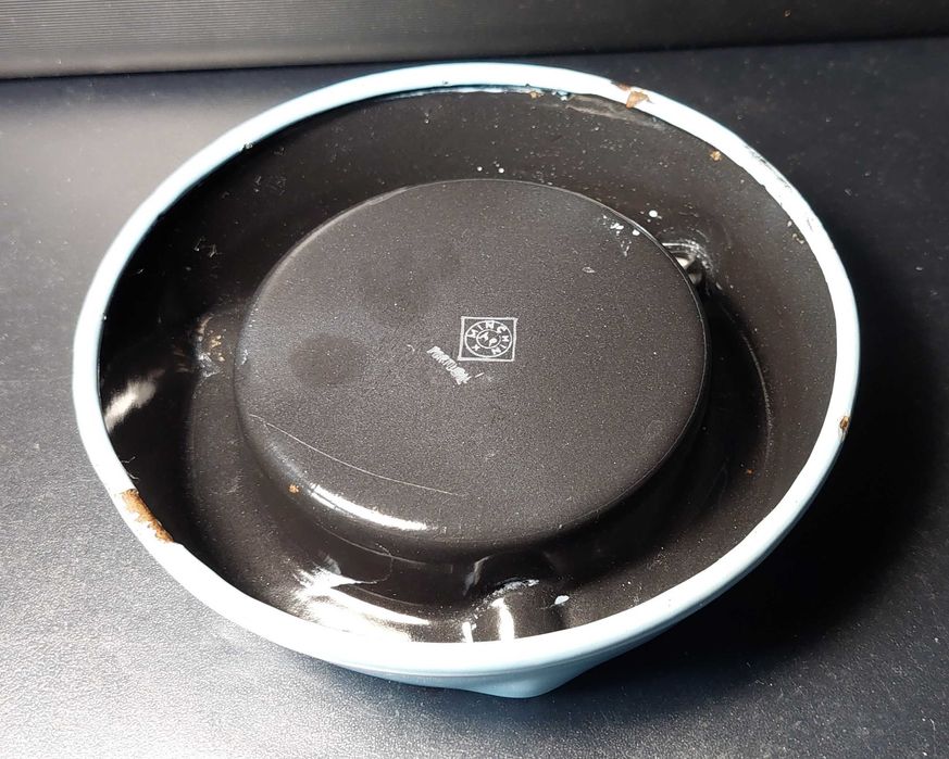 Cinzeiro antigo em esmalte da Pasta Medicinal Couto