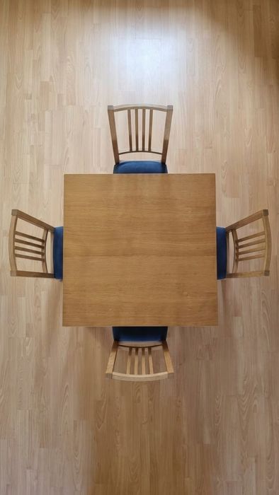 Mesa com 4 cadeiras