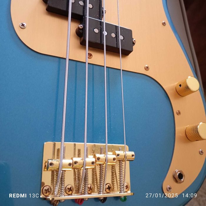 Squier P Bass Gold aniversário 40 anos