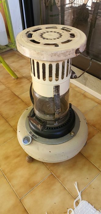 Aquecedor de sala a petróleo ou derivados e aquecedor de chávena de châ