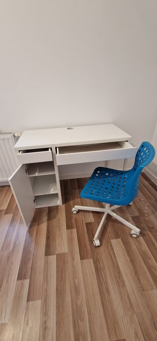 Biurko z krzesłem
