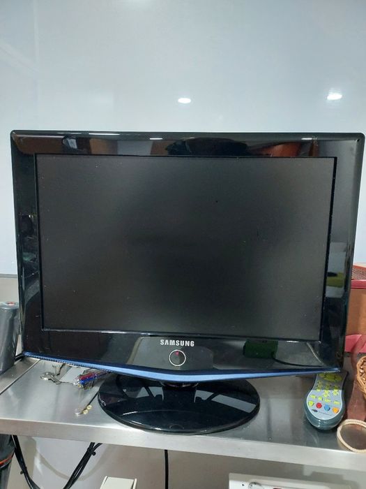 Tv Samsung 24 polegadas.