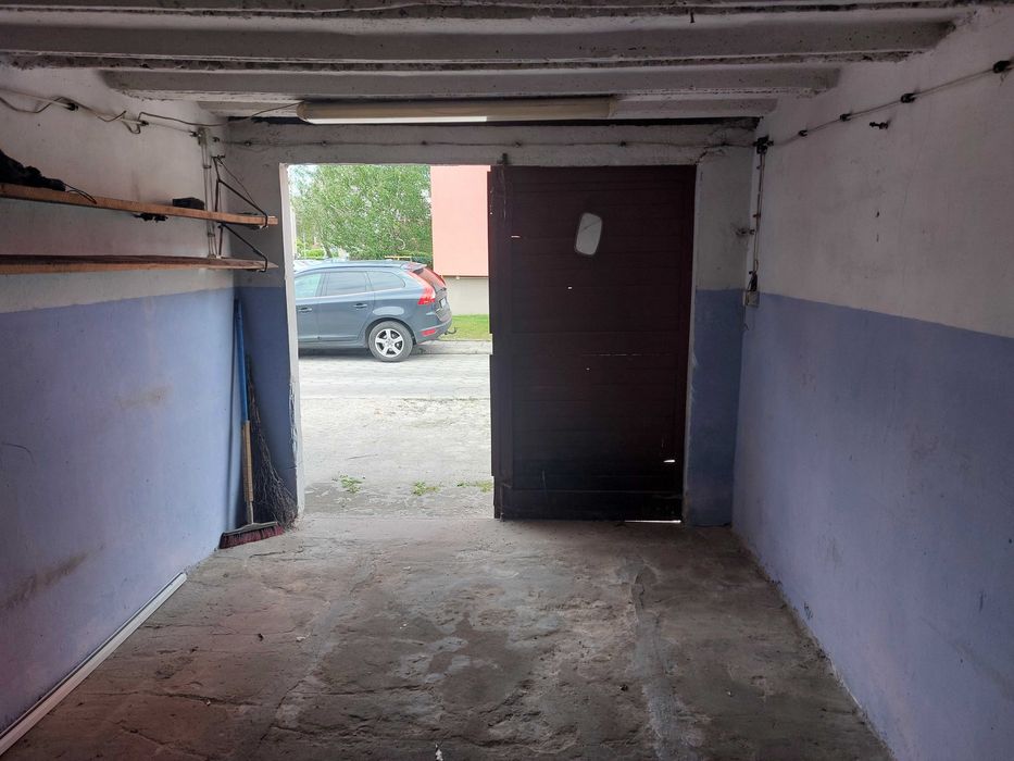 GARAŻ w zabudowie szeregowej