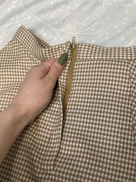 Міні-спідниця бренду Monki