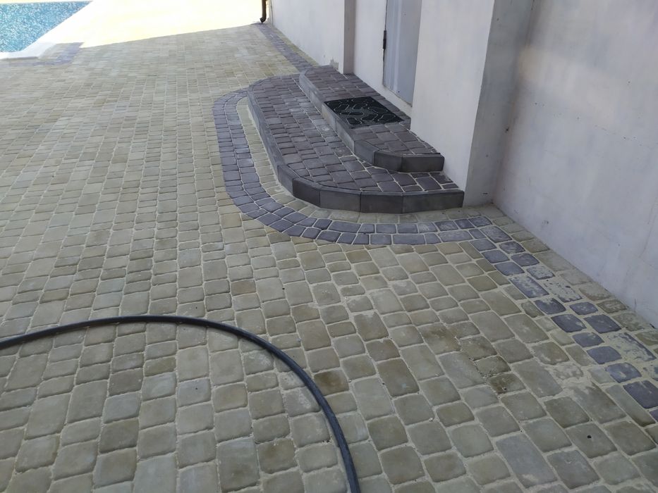 Укладання тротуарної плитки