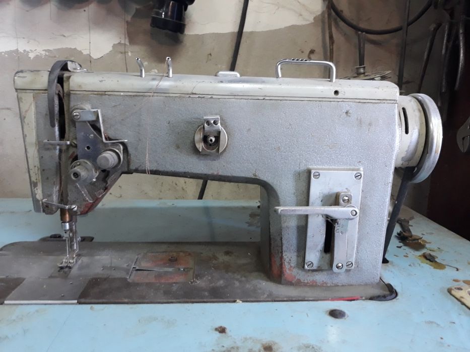 Машинка швейна професійна